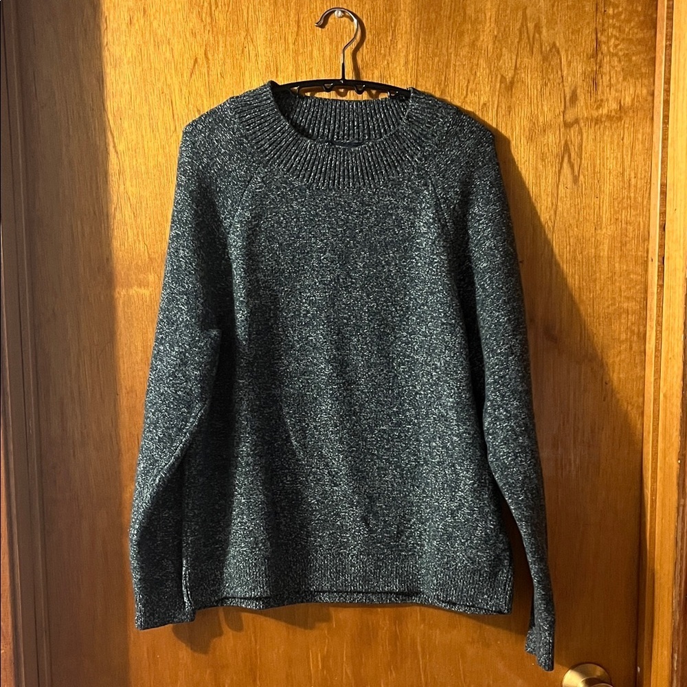 Woman’s Denver Hayes Dark Green Crewneck Large